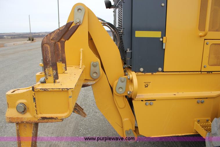 image for item J2287 2009 John Deere 672G articulated motor grader