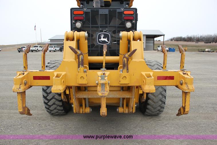 image for item J2287 2009 John Deere 672G articulated motor grader