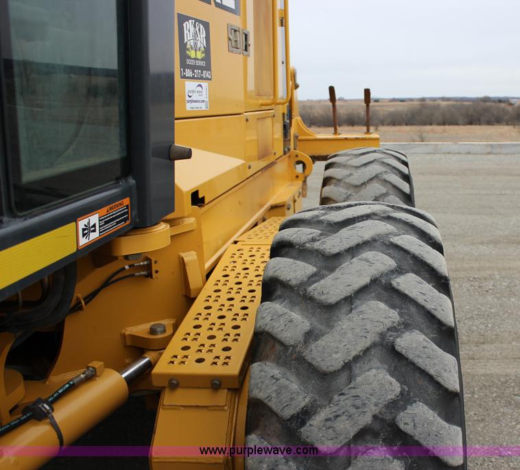 image for item J2287 2009 John Deere 672G articulated motor grader