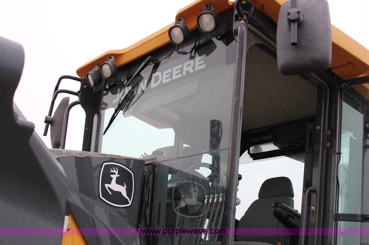 image for item J2287 2009 John Deere 672G articulated motor grader