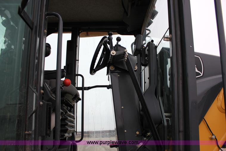 image for item J2287 2009 John Deere 672G articulated motor grader