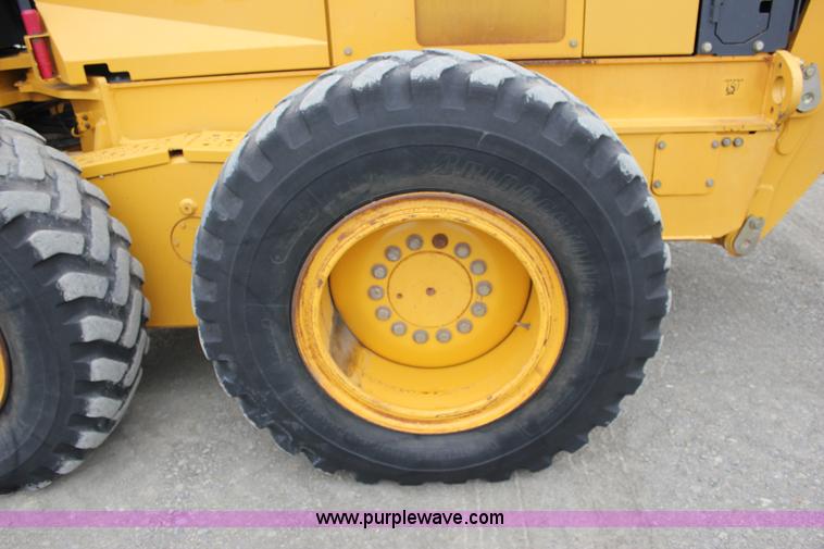 image for item J2287 2009 John Deere 672G articulated motor grader