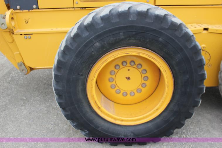 image for item J2287 2009 John Deere 672G articulated motor grader