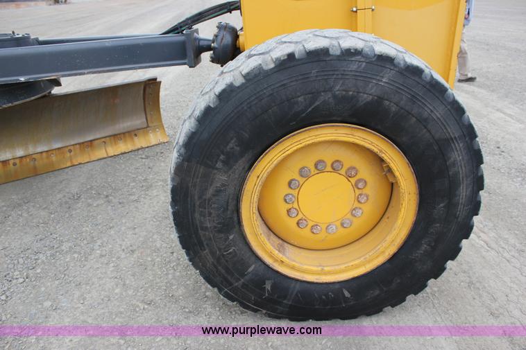 image for item J2287 2009 John Deere 672G articulated motor grader