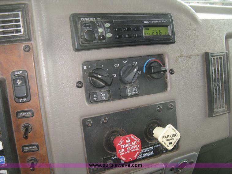 image for item K2927 2008 Peterbilt 340 dump truck