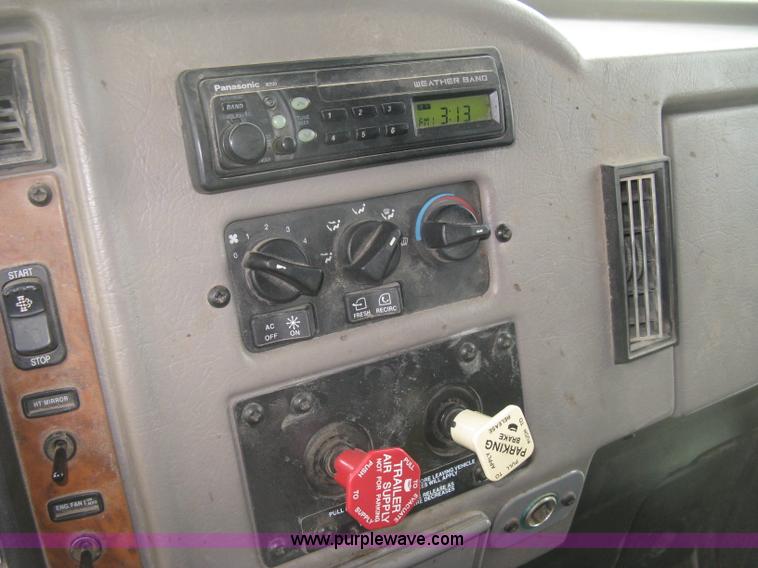 image for item K2928 2008 Peterbilt 340 dump truck