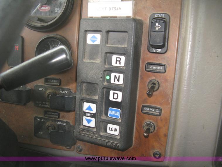 image for item K2928 2008 Peterbilt 340 dump truck