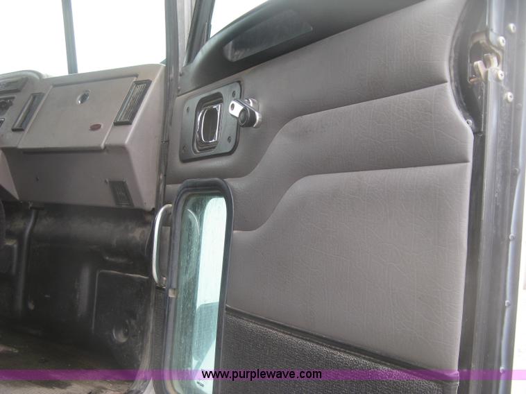 image for item K2928 2008 Peterbilt 340 dump truck