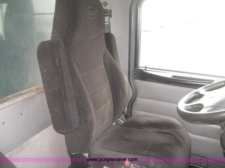 image for item K2928 2008 Peterbilt 340 dump truck