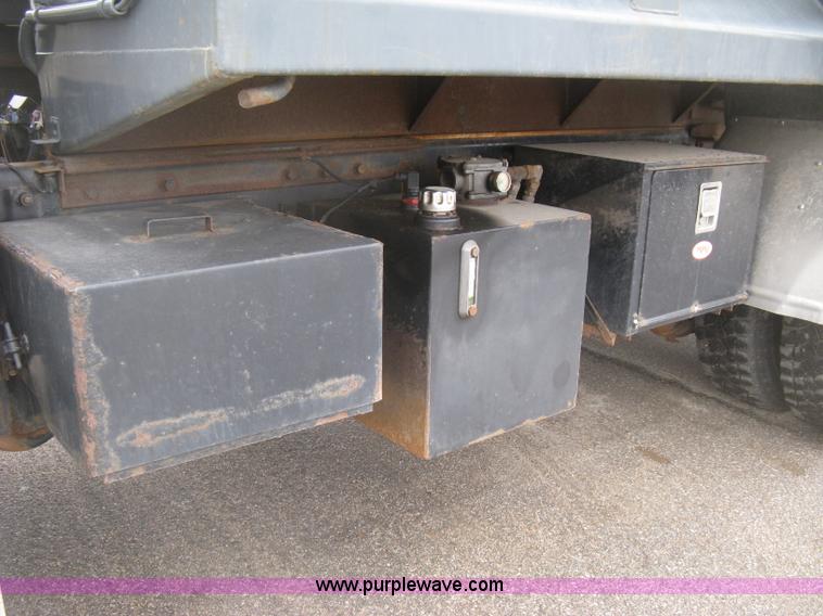 image for item K2928 2008 Peterbilt 340 dump truck