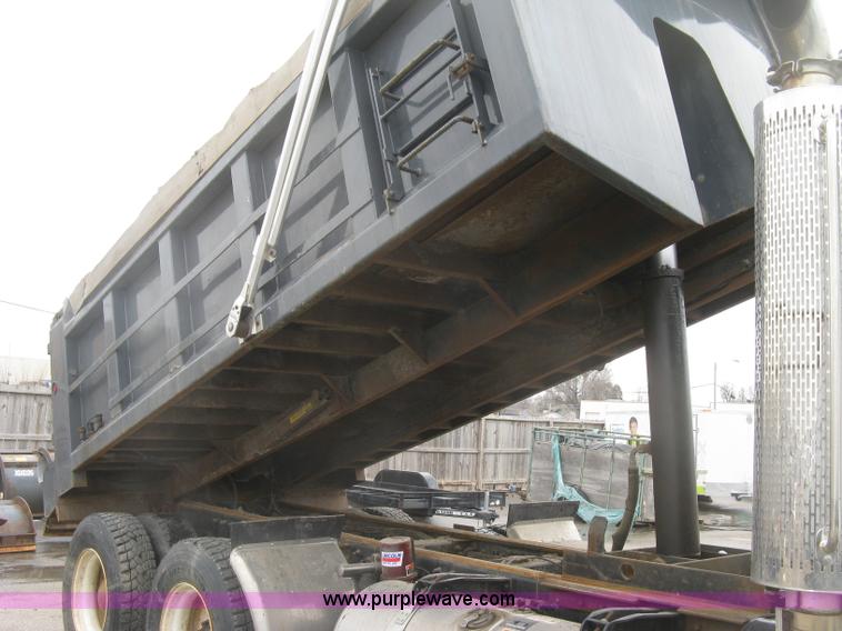 image for item K2928 2008 Peterbilt 340 dump truck