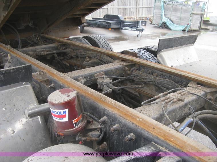 image for item K2928 2008 Peterbilt 340 dump truck