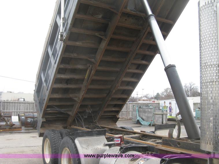 image for item K2928 2008 Peterbilt 340 dump truck