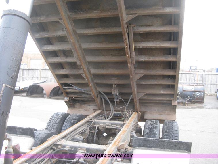 image for item K2928 2008 Peterbilt 340 dump truck