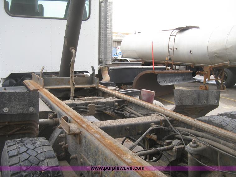 image for item K2928 2008 Peterbilt 340 dump truck