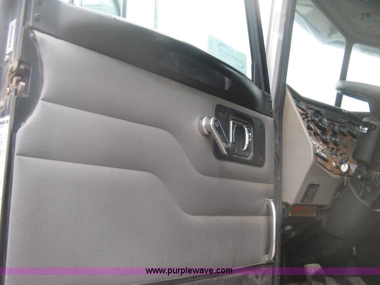 image for item K2929 2008 Peterbilt 340 dump truck