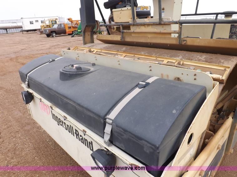 image for item K3224 Ingersoll Rand DD130 vibratory roller