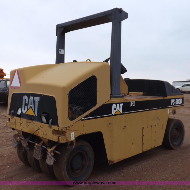 image for item K3225 Caterpillar PS200B pneumatic roller