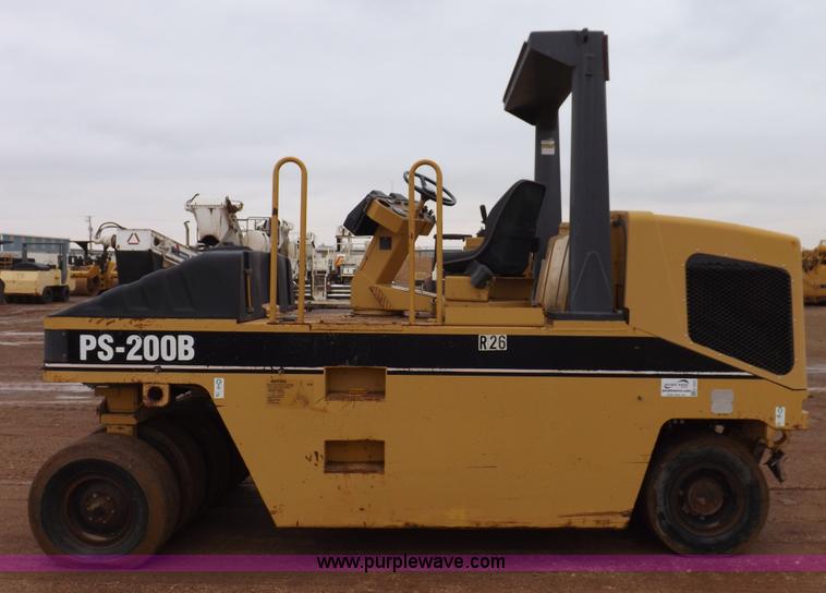 image for item K3225 Caterpillar PS200B pneumatic roller
