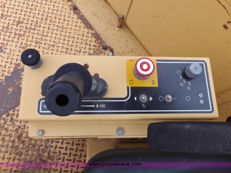 image for item K3225 Caterpillar PS200B pneumatic roller