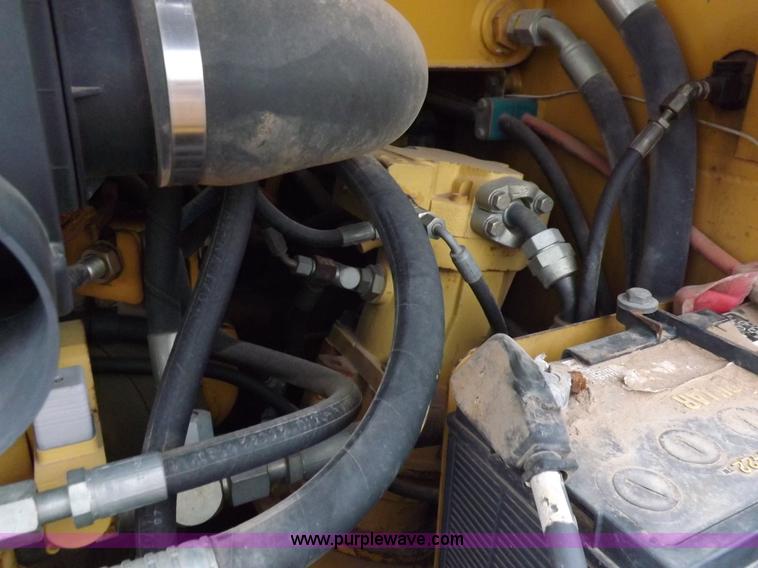 image for item K3225 Caterpillar PS200B pneumatic roller