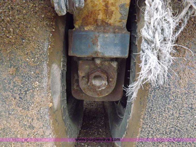 image for item K3225 Caterpillar PS200B pneumatic roller