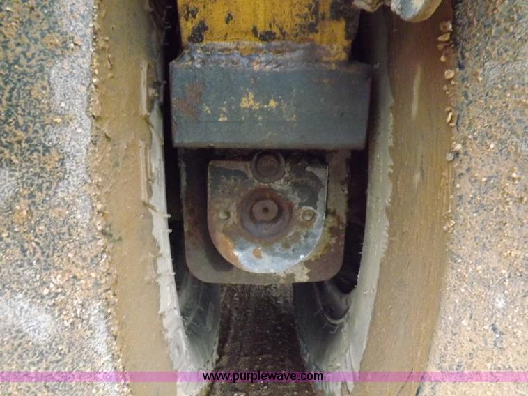 image for item K3225 Caterpillar PS200B pneumatic roller