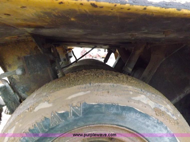 image for item K3225 Caterpillar PS200B pneumatic roller