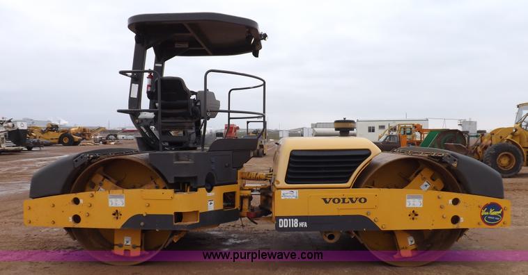 image for item K3226 2008 Volvo DD118HFA vibratory roller