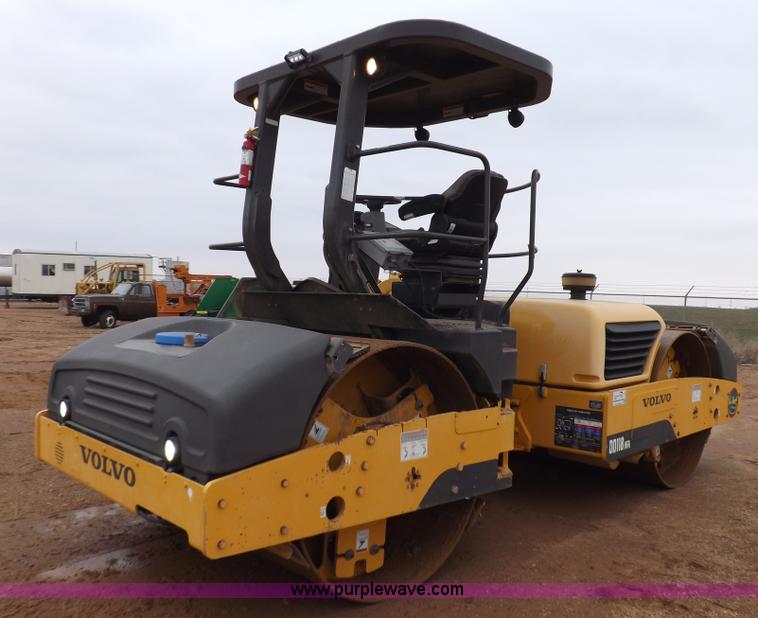 image for item K3226 2008 Volvo DD118HFA vibratory roller