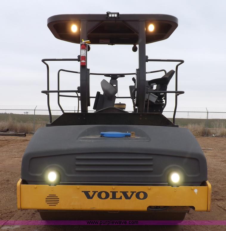image for item K3226 2008 Volvo DD118HFA vibratory roller