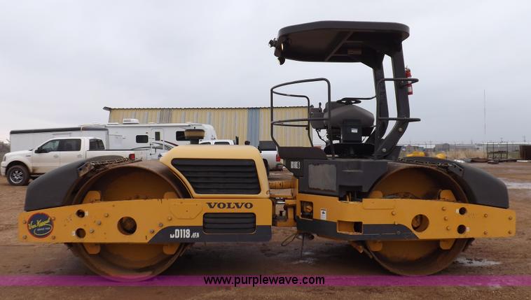 image for item K3226 2008 Volvo DD118HFA vibratory roller