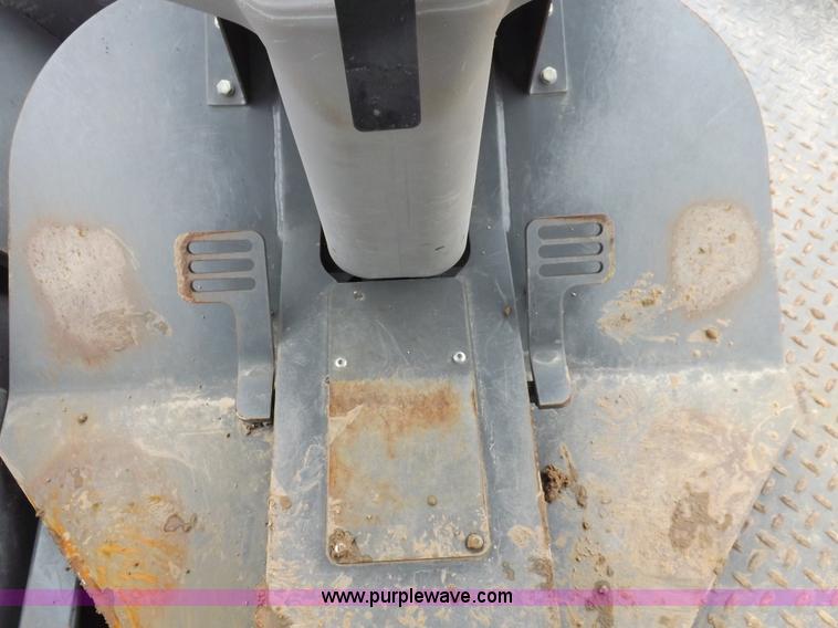 image for item K3226 2008 Volvo DD118HFA vibratory roller