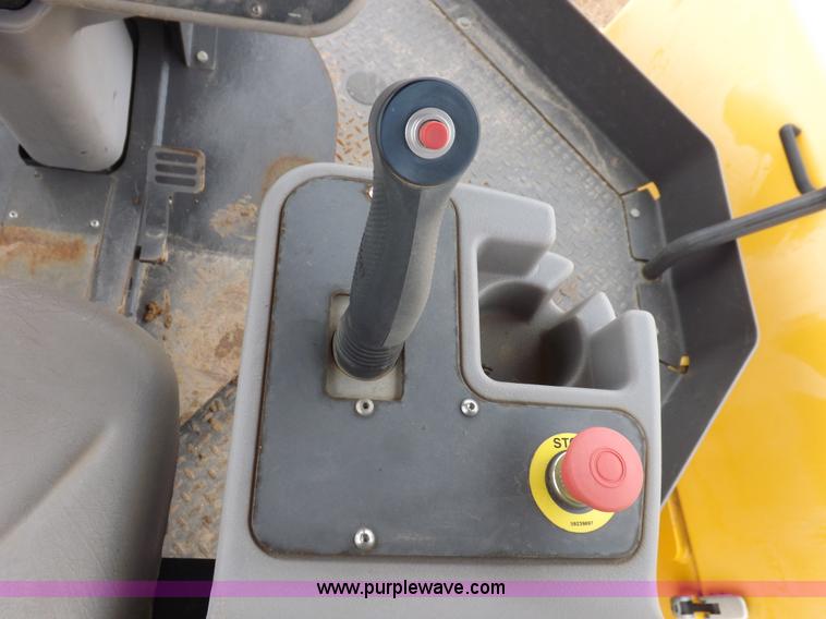 image for item K3226 2008 Volvo DD118HFA vibratory roller