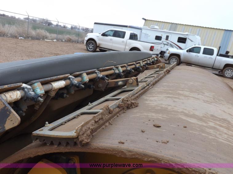 image for item K3226 2008 Volvo DD118HFA vibratory roller