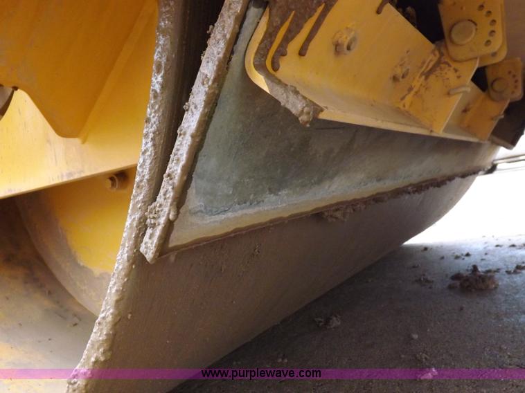 image for item K3226 2008 Volvo DD118HFA vibratory roller
