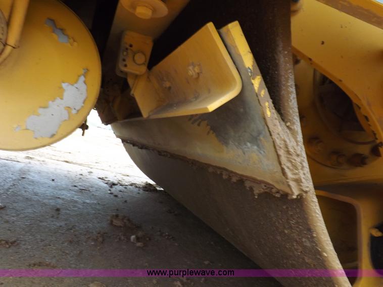 image for item K3226 2008 Volvo DD118HFA vibratory roller