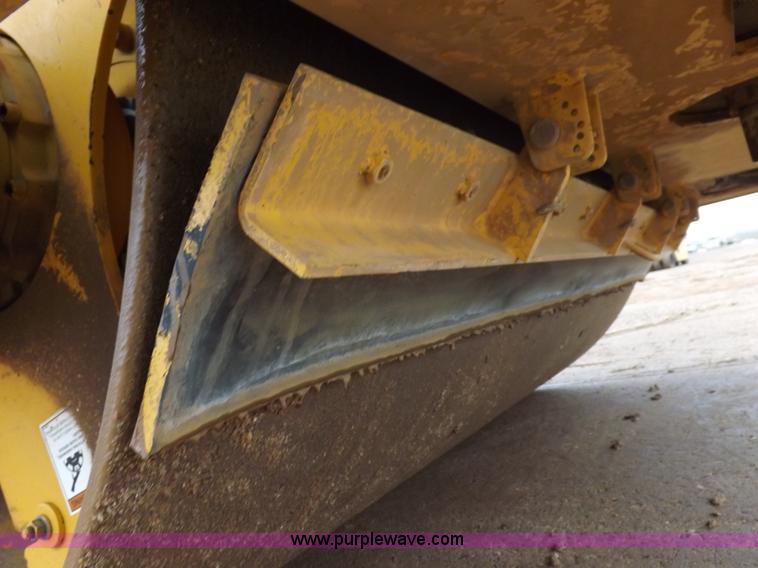 image for item K3226 2008 Volvo DD118HFA vibratory roller