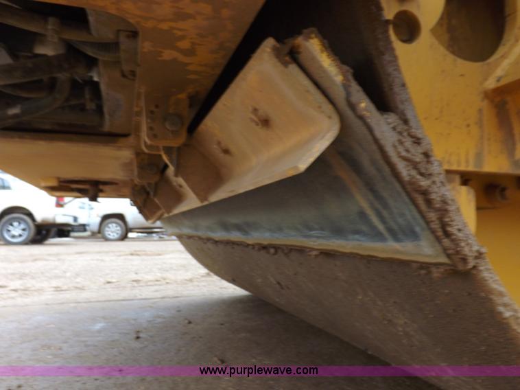 image for item K3226 2008 Volvo DD118HFA vibratory roller