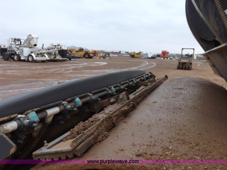 image for item K3226 2008 Volvo DD118HFA vibratory roller