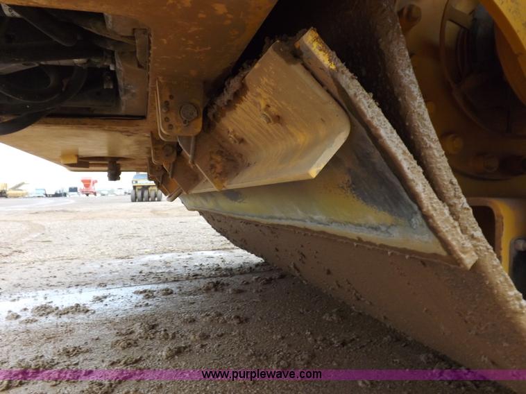 image for item K3226 2008 Volvo DD118HFA vibratory roller