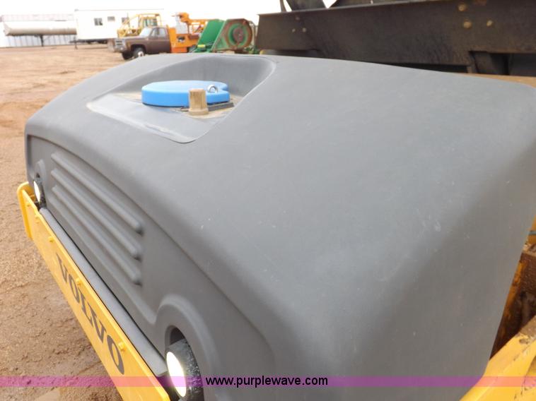 image for item K3226 2008 Volvo DD118HFA vibratory roller
