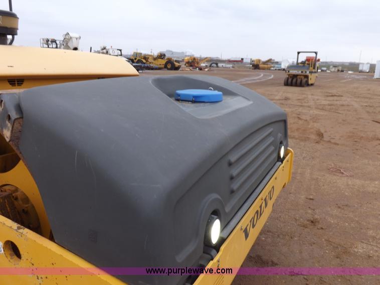 image for item K3226 2008 Volvo DD118HFA vibratory roller