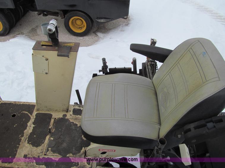 image for item K5513 2005 Ingersoll Rand PF4410 asphalt paver