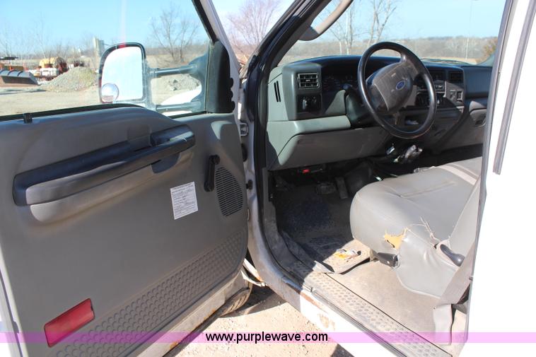 image for item K7143 2004 Ford F550 XL service truck