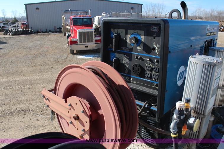 image for item K7143 2004 Ford F550 XL service truck