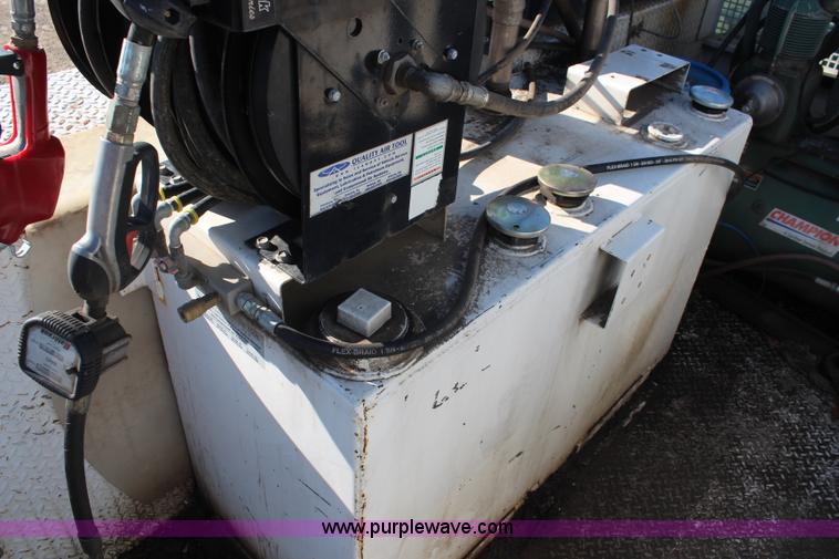 image for item K7143 2004 Ford F550 XL service truck