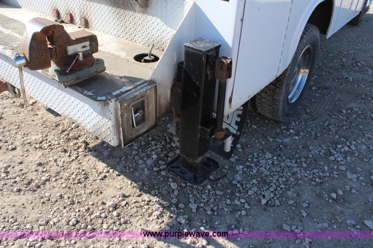 image for item K7143 2004 Ford F550 XL service truck
