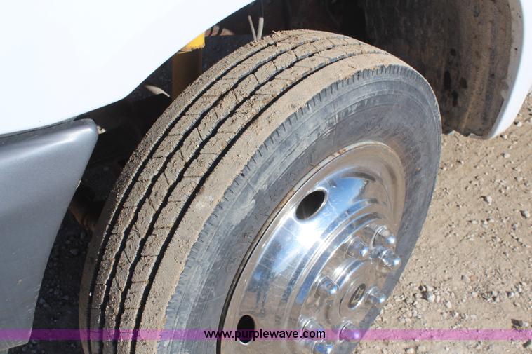 image for item K7143 2004 Ford F550 XL service truck