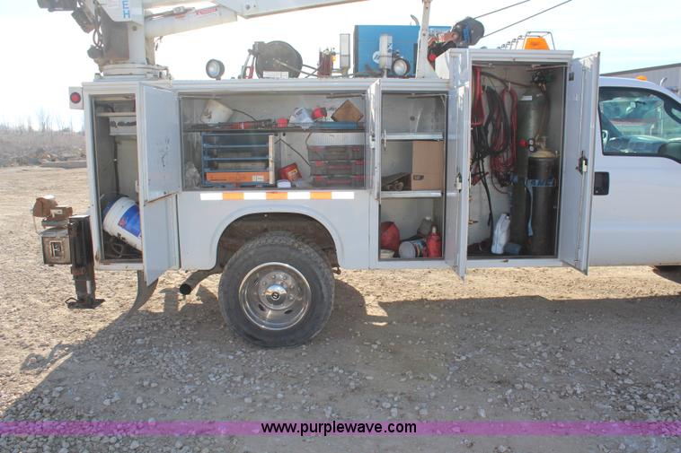 image for item K7143 2004 Ford F550 XL service truck